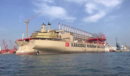 An unprecedented maritime achievement.. Zubair Port receives the longest ship in its history.. its capacity reaches 600 megawatts