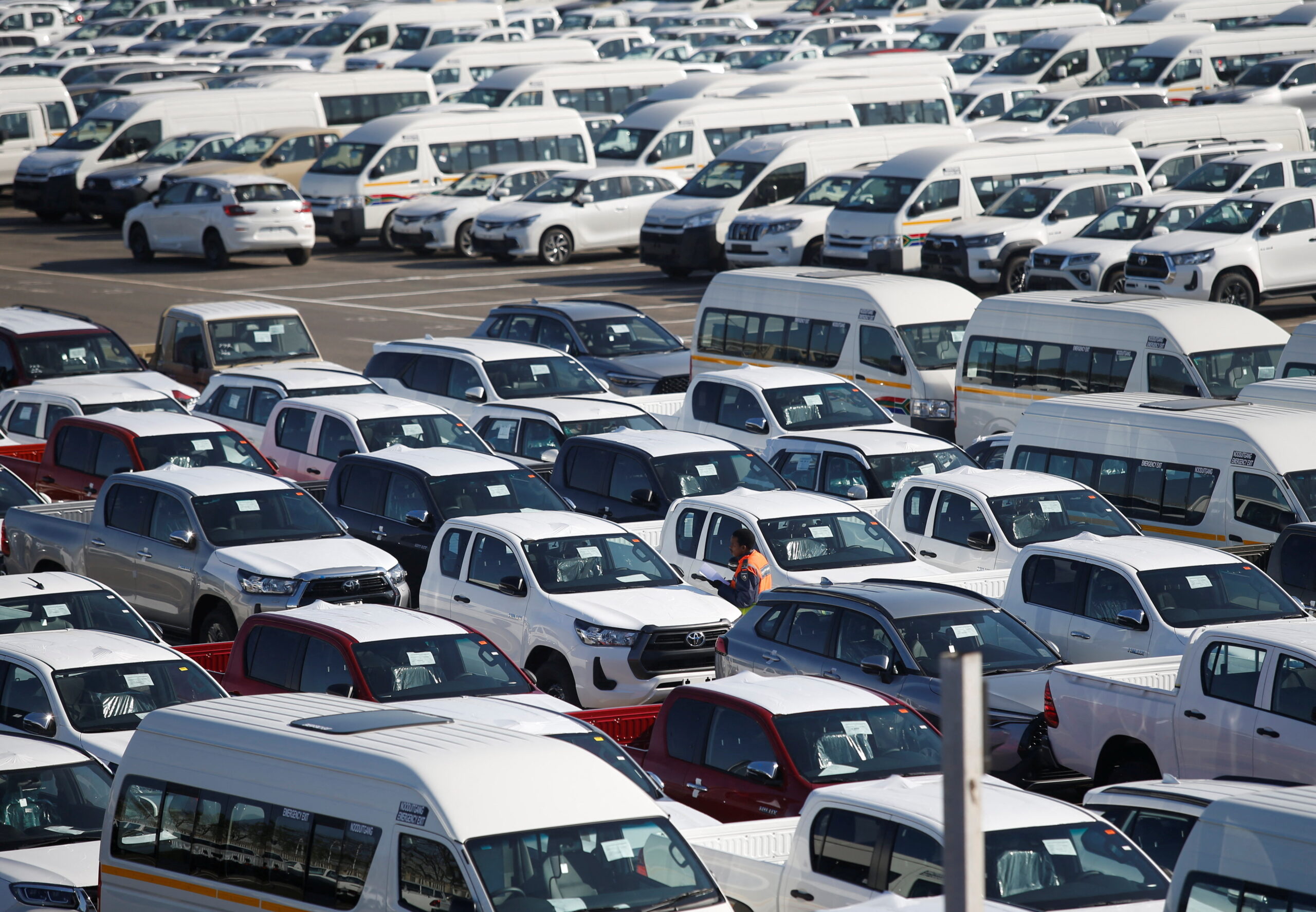 بعد سنوات من “الفوضى”.. العراق يتحرك لتنظيم استيراد السيارات بدءاً من العام المقبل