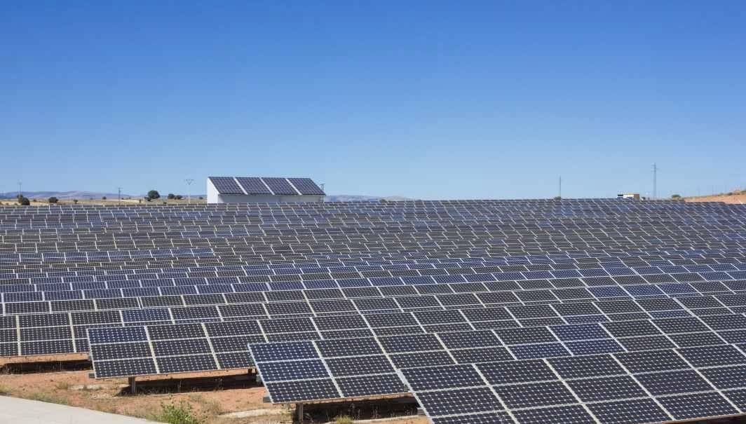 هل تنجو من الكسوف؟.. شمس البصرة.. الكهرباء تتحدث عن تقدم المشروع وإنتاج  1000 ميغاواط