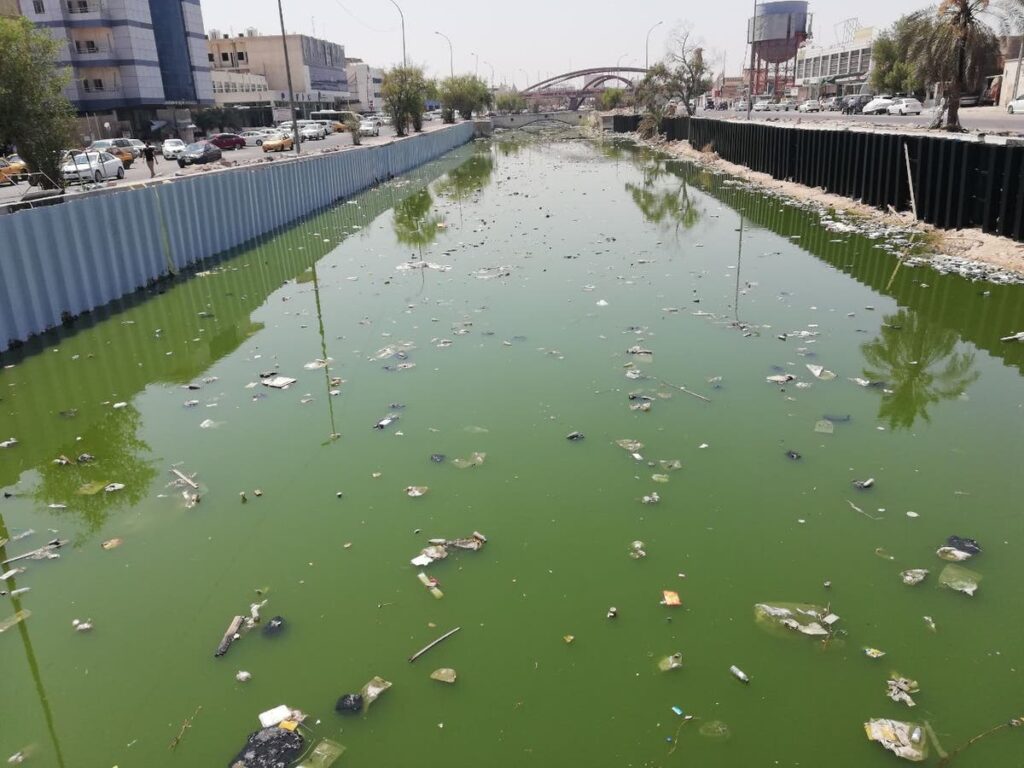 يشربون التلوث.. حقوق الإنسان تحذر من انهيار مائي في البصرة.. الكارثة وشيكة
