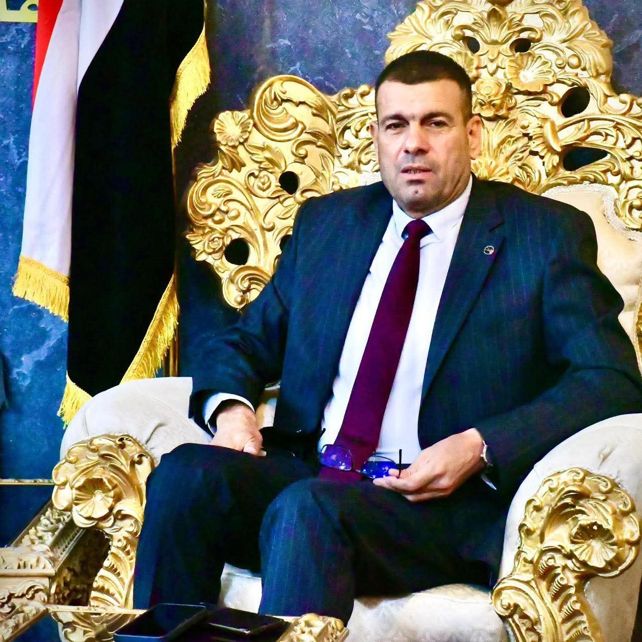 استنكار يتبعه تصعيد.. أهالي الشرش يرفضون إقالة عبد المجيد الحسن: “قرار لا يمثلنا”