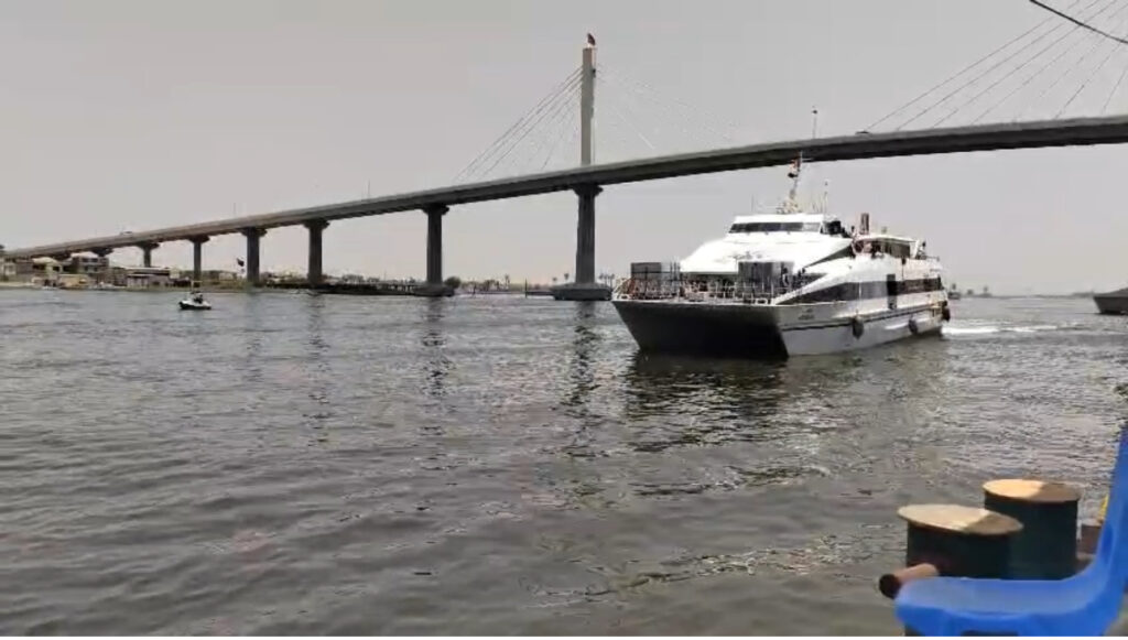 شط العرب يحتفي ببرليان..  أولى موجات العشق الحسيني تعبر الماء نحو كربلاء