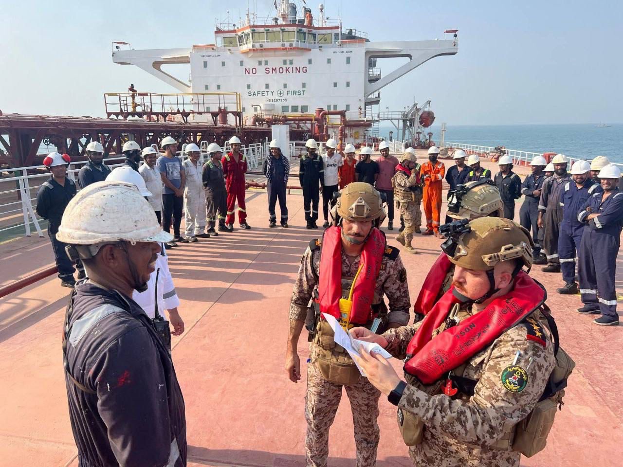 ترفع علم ليبيريا.. احتجاز ناقلة مشبوهة قرب ميناء البصرة.. ربع مليون طن من النفط الأسود