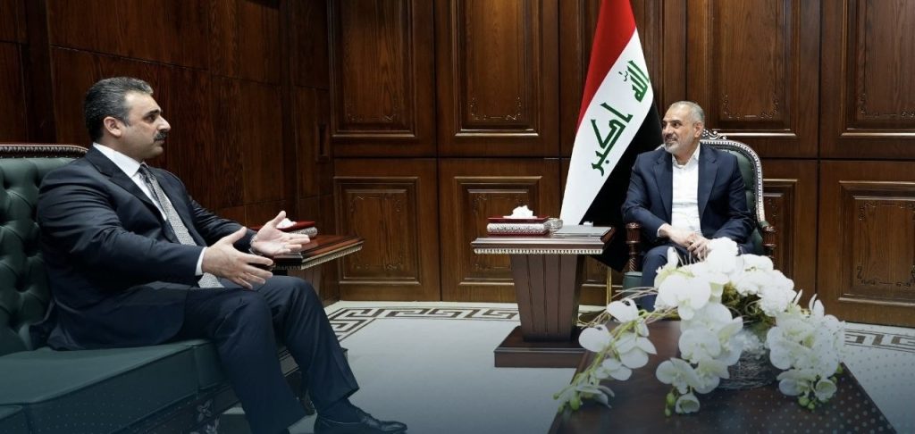 دعا لتغيير قانون 2016.. فيحان يلتقي الوائلي ويؤكد: النفط والمنافذ ركائز السيادة